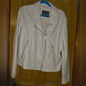 Levi's Women's Beige Faux Leather Jacket. NWOT